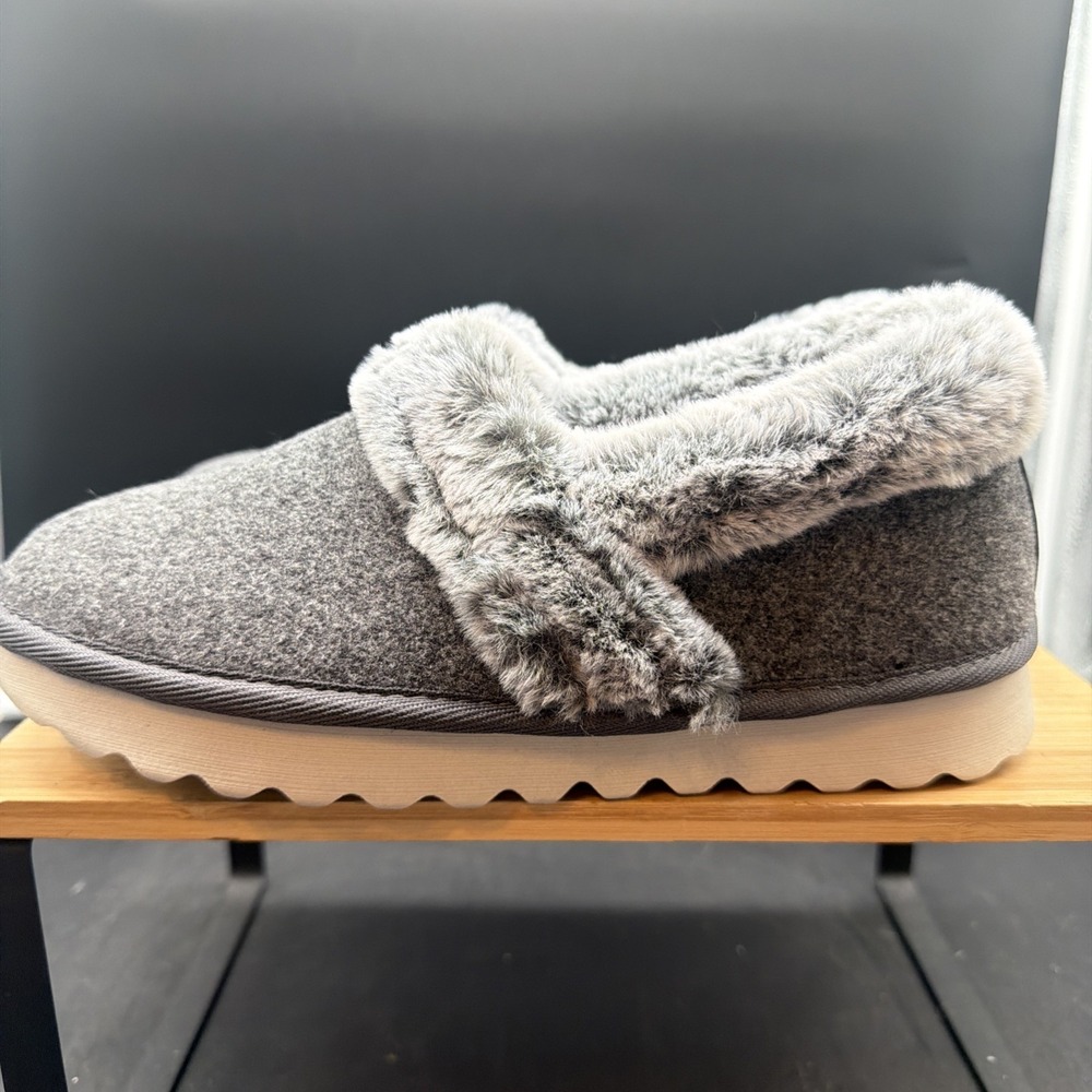Skechers Cozy Up Frosty Snuggles Gray Slippers Women's Size 6.5